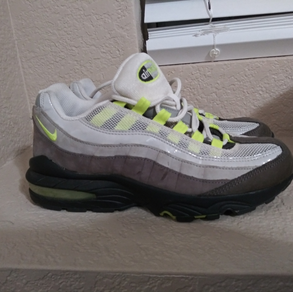 Nike Air Max size 6y